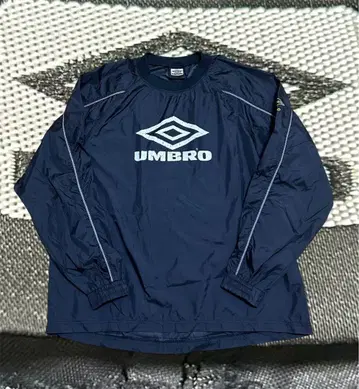 90년대 UMBRO 엄브로 피스테 y2k 파이핑 둥근넥 데상트
