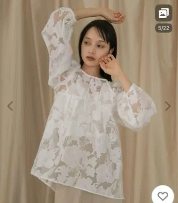 Bab 시어 플라워 볼륨 슬리브 블라우스