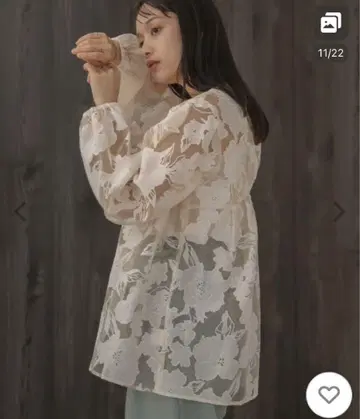 Bab 시어 플라워 볼륨 슬리브 블라우스