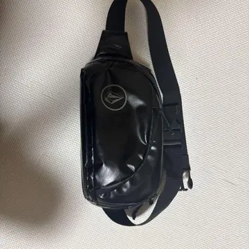 Volcom 블랙 힙색