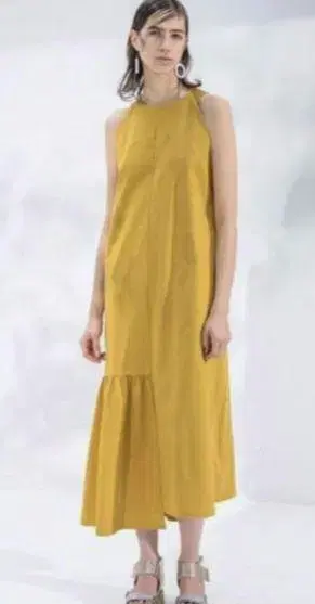 UN3D 비대칭 프릴 컷 원피스