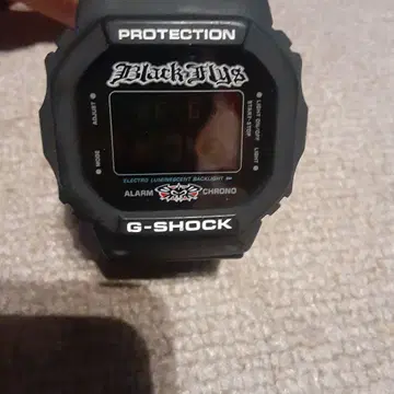 카시오 블랙 플라이즈 손목시계 지샥 DW-5600VT