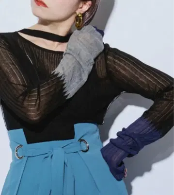 Ezick ANNONIM Neck slit 배색 시어 니트