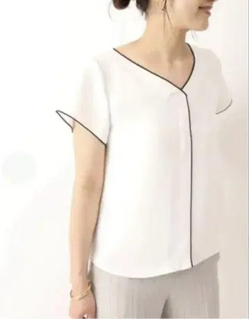NOBLE 노블 바이컬러 멜로 플레어 슬리브