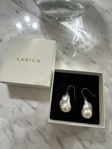 LARICA 진주 드롭형 귀걸이 S 클래스