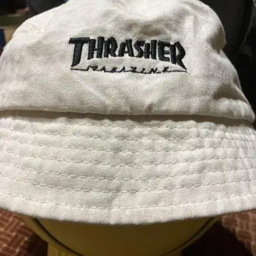 Thrasher Magazine 버킷 햇 화이트