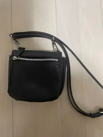 MAISON SPECIAL 블랙 가죽 숄더백