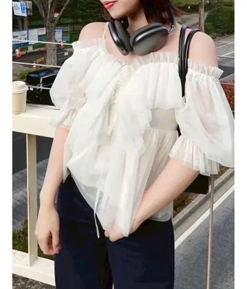dazzlin 스퀘어 프릴 페플럼 상의