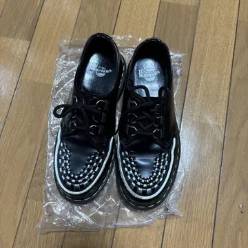 Dr. Martens 블랙 로퍼 UK4