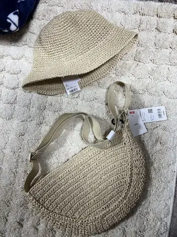 유니클로 라운드 미니 크로셰 백 베이지 스트로우 햇