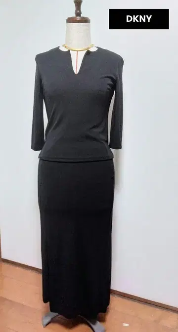DKNY V넥 투피스