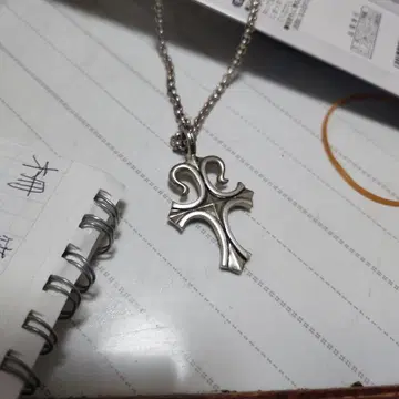 실버 크로스 모티브 목걸이