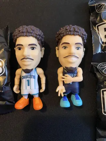 NBA ballers 1 라멜로 볼 2체 세트 (1체 레어)