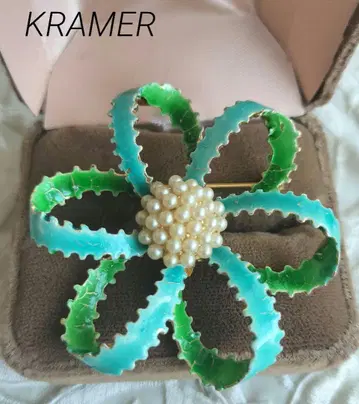 KRAMER 터콰이즈 블루 & 그린 faux 미니 펄 플라워 브로치