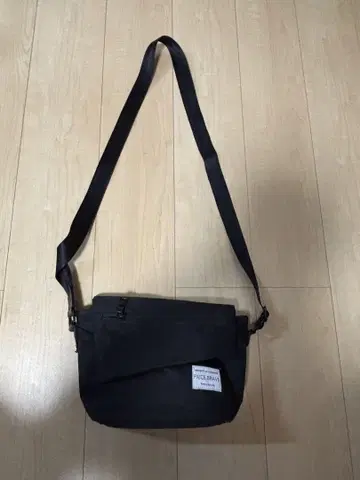 블랙 숄더백 사코슈