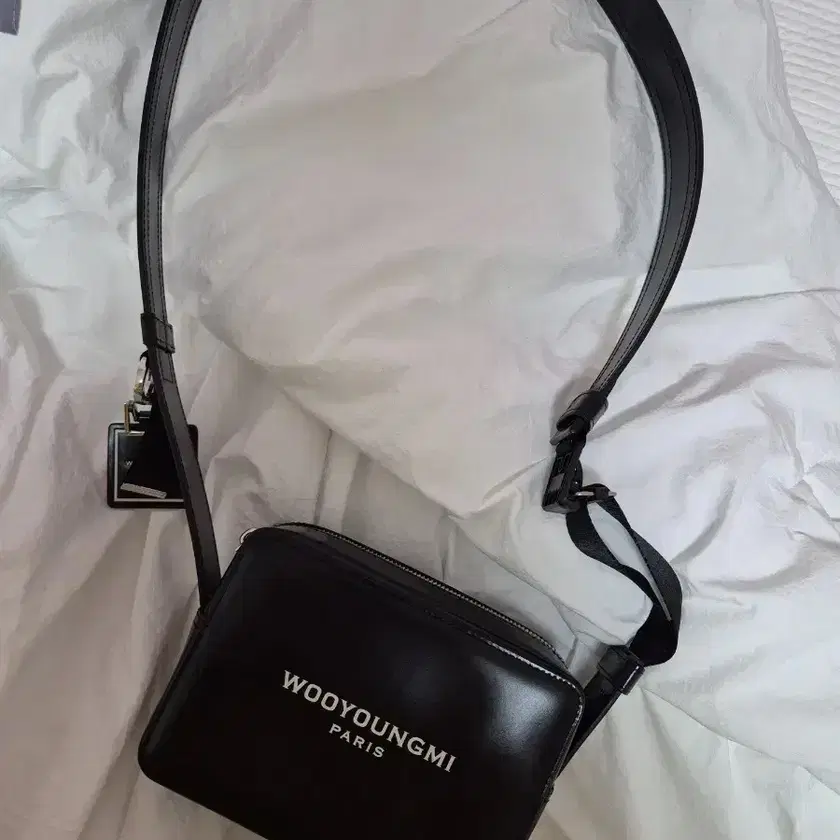 WOOYOUNGMI | 우영미 Wooyoungmi Square Mini Bag Black on