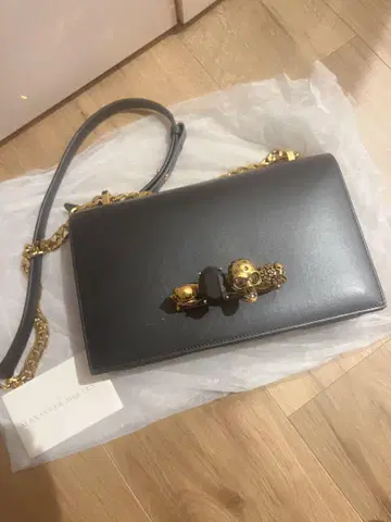 Alexander McQueen 주얼드 사첼 블랙 스무스