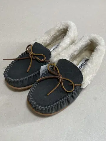 새상품 MINNETONKA 미네통카 모카신 신발 그레이 24cm