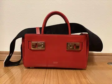 [컨디션 최상] FERRAGAMO 간치니 레드 핸드백
