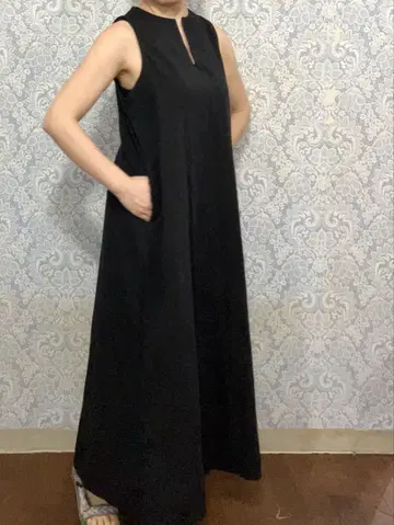 블랙 슬리브리스 롱 원피스 새상품
