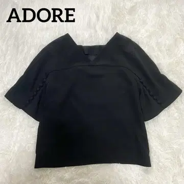 새상품급 ADORE 어도어 블라우스 블랙 호두 버튼