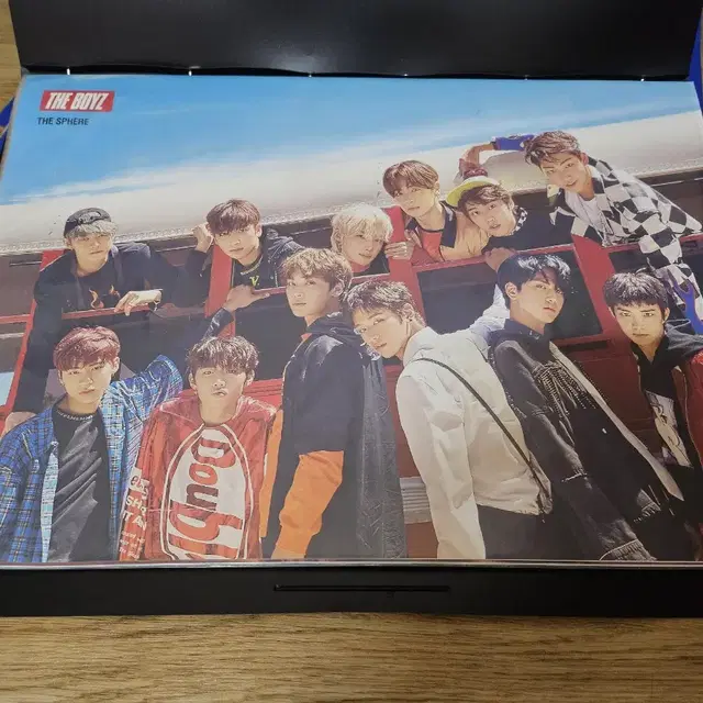 더보이즈 앨범 콘서트 포스터