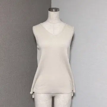 마우지 V넥 리브 니트 슬리브리스 베이지
