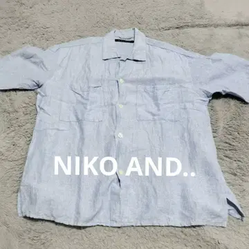 NIKO AND.. 더블 포켓 빅 버튼. 라이트 블루 반팔 린넨 셔츠