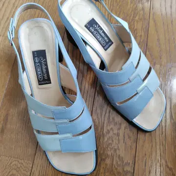 요시노야 스카이블루 스트랩 샌들 미디 힐