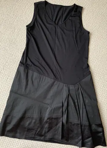 Gabardine KT 슬리브리스 원피스