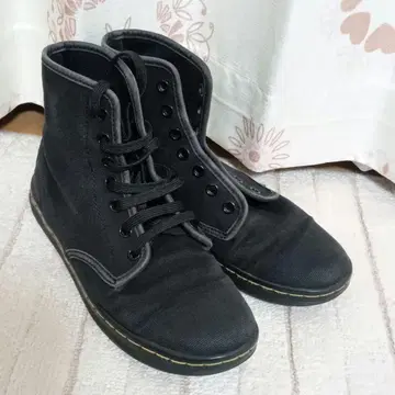 Dr.Martens UK4 캠퍼스