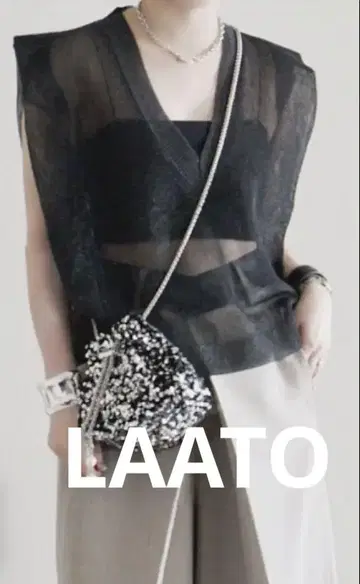 LAATO 비침 V 넥 블랙 슬리브리스 니트