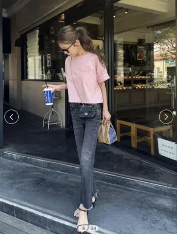 미라 오웬 숏 기장 아플리케 티셔츠