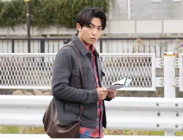 가면라이더 가브 가면라이더 발렌 카라키다 반토 착용 모델 자켓