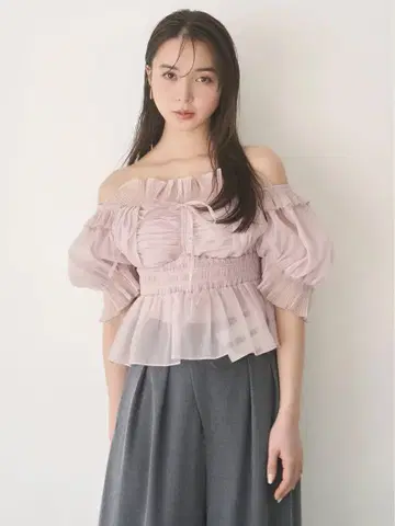 SNIDEL 볼륨 개더 프릴 오프숄더 블라우스