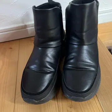 블랙 통굽 숏부츠