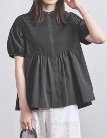 유나이티드 애로우즈 EMBOS 핀턱 숏 슬리브 블라우스 블랙