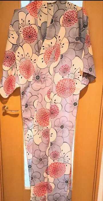 여성용 유카타 보라색과 핑크색 꽃무늬