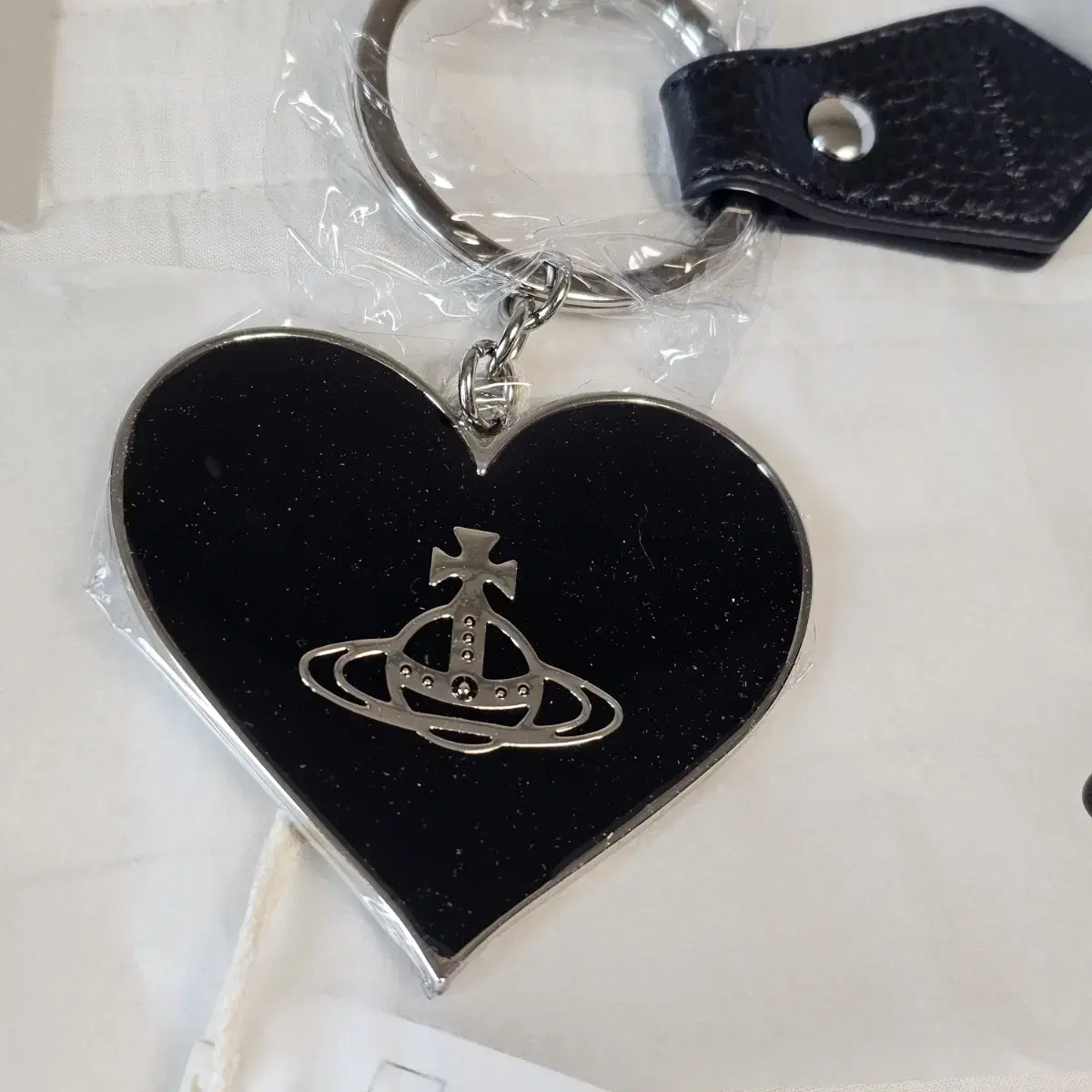 【Vivienne Westwood】 正規品 Mirror Heart Orb Keyring Black VIVIENNE WESTWOOD | 비비안웨스트우드 New) Vivienne Westwood