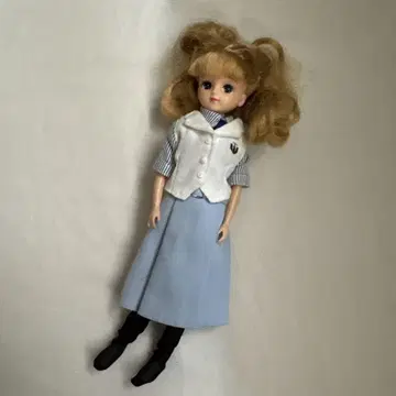 리카짱 인형 금색 머리 화이트와 파랑 의류