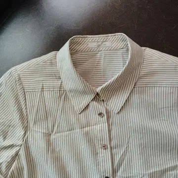 미사용 새상품 레리안 블라우스