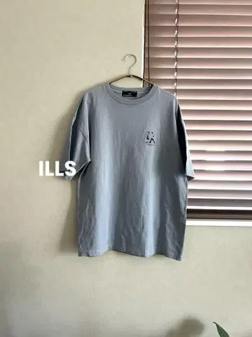 ILLS 자수 디자인 블루 그레이 티셔츠
