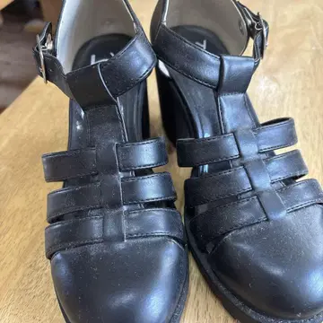 스트랩이 달린 블랙 힐 키다리 아저씨