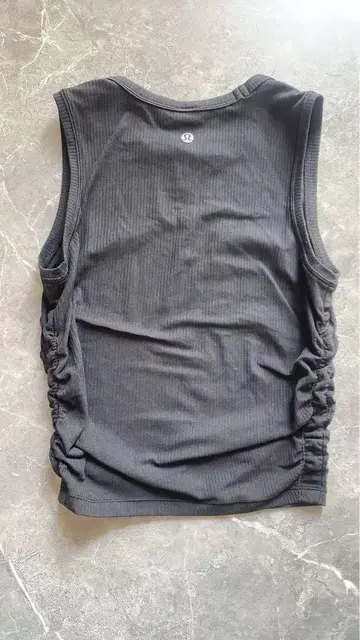 Lululemon 블랙 탱크탑