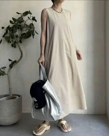 미사용 두두 발수 UV 테크 패널 A 라인 원피스 수륙 양용 베이지