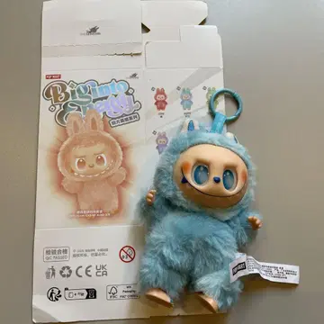 POP MART Big Into World 스카이블루 피규어