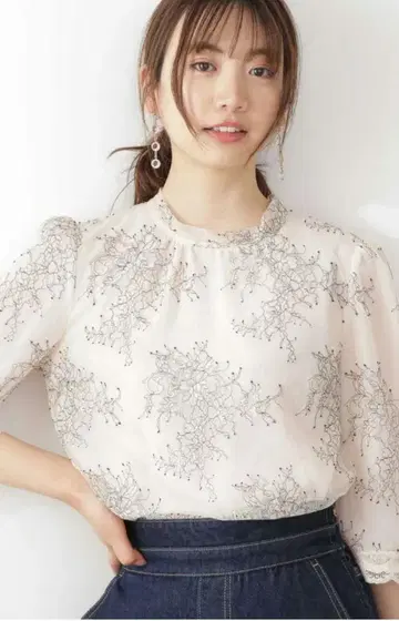 새상품급 미인 백화 게재 클래시컬 레이스 백리본 블라우스 프로포션