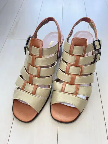 컴포트 클리닉 샌들