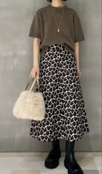mila owen 미라 오웬 레오파드 자카드 서큘러 스커트