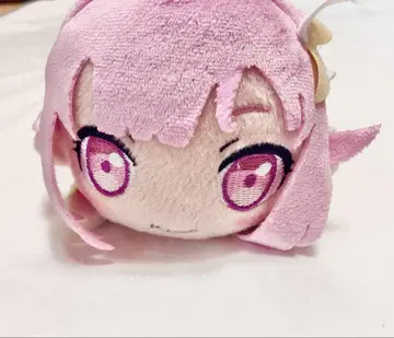 프로세카 호오 에무 누워 있는 봉제 인형